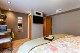 Downtown Bellevue Private Suite