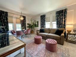 King Bed | Sleeps 4, A/C, LightRail + Free Parking