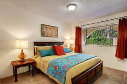 King Suite | Sleeps 6, AC, Outside Dining, Parking - Image 5