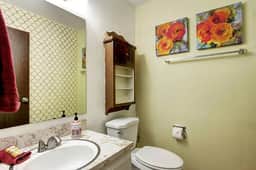 King Suite | Sleeps 6, AC, Outside Dining, Parking - Image 4