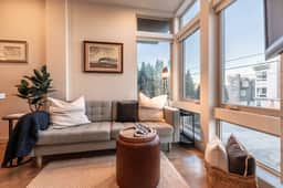 King Suite | Sleeps 6, A/C, Rooftop Osais, Views.