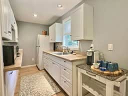 Secluded Lakefront | King Bed, AC & 5 Piece Bath |
