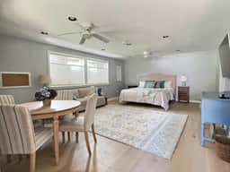 Lakefront Home, Near SeaTac with AC & Free Parking