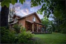 3 King Beds| Near Village | Game Room, BBQ + Creek