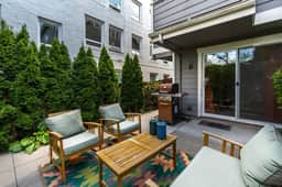 Pet-Friendly Stay | A/C, En Suites + Free Parking.