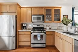 Pet-Friendly Stay | A/C, En Suites + Free Parking. - Image 3