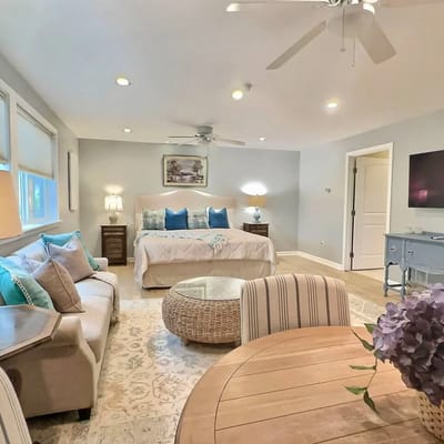 Secluded Lakefront | King Bed, AC & 5 Piece Bath |