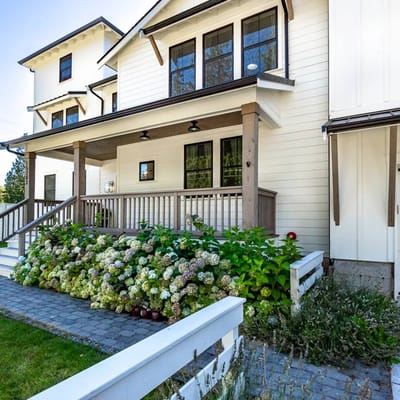 Sleeps 14 | Pets, A/C + UW & Stadium Light Rail