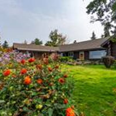 Storybook Waterfront View w/ AC, Firepit, King Bed