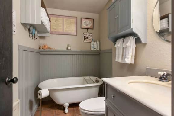 3 King Beds | Hot tub, Game room + Oktober Fest - Image 4