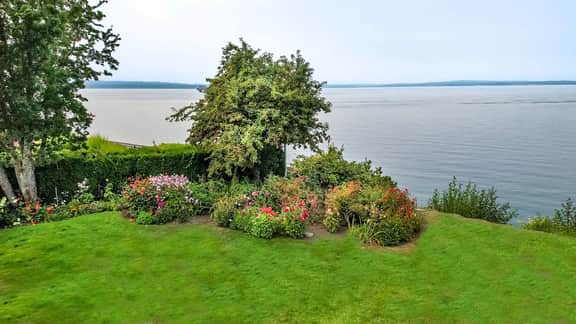 3 Beds | King Suite + A/C, Firepit, Free Parking.
