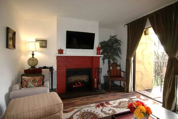 King Bed | Sleep 6, AC, Patio, Free Parking