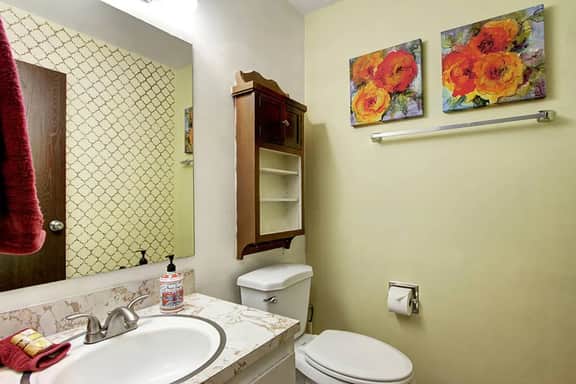 King Suite | Sleeps 6, AC, Outside Dining, Parking - Image 4