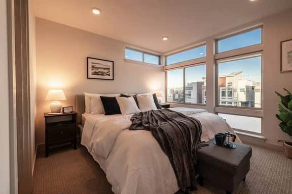 Sleeps 6 | King Bed, EV-Charger + AC, Lake Views