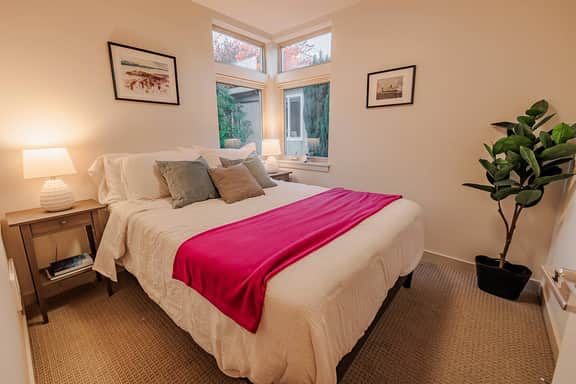 Rooftop King Suite | City Views + A/C - Image 3