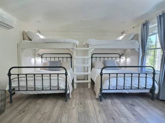 Sleeps 14 | 8 Beds, A/C, Theater + Free Parking