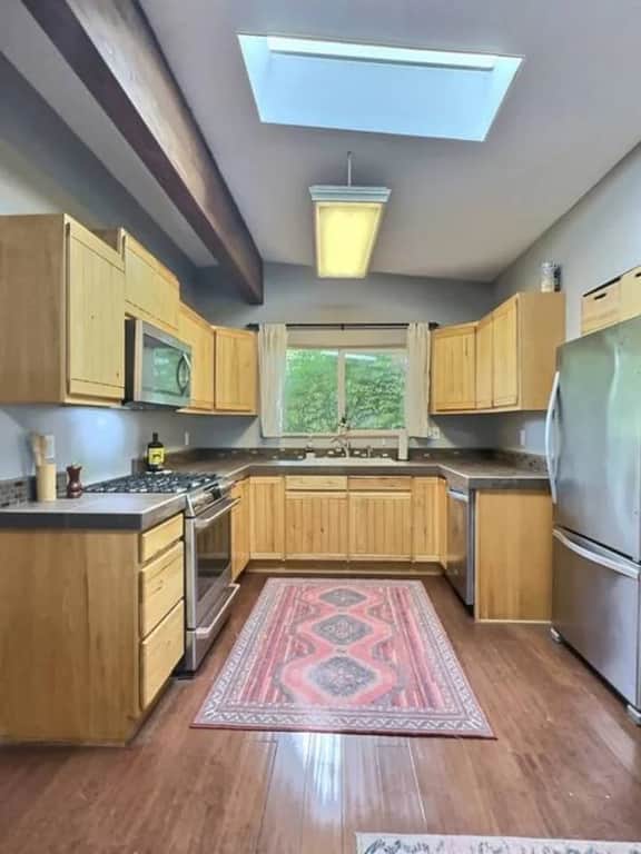 King Bed | Sleeps 6, A/C, + Parking, Pets