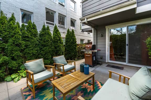 Pet-Friendly Stay | A/C, En Suites + Free Parking.