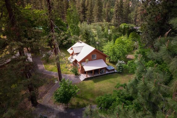 3 King Beds | A/C + Gameroom, Minutes to Village