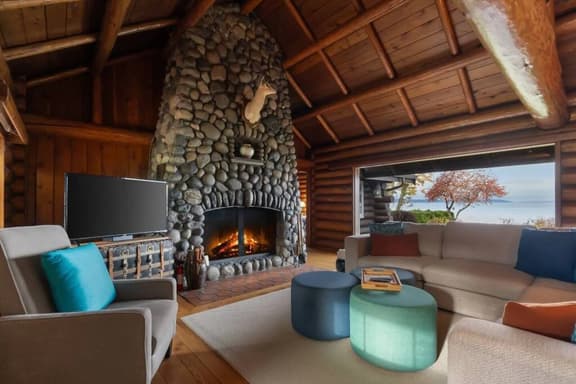 3 Beds | King Suite + A/C, Firepit, Free Parking.
