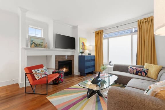 Pet-Friendly Stay | A/C, En Suites + Free Parking. - Image 1
